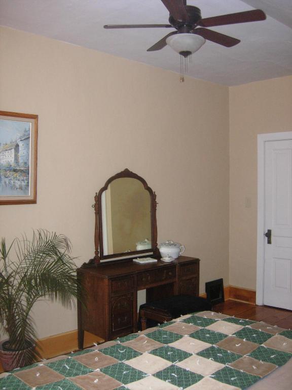 Koch Haus Bed And Breakfast Stratford Room photo